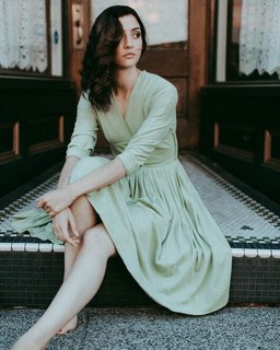 Katie Findlay feet photo 3