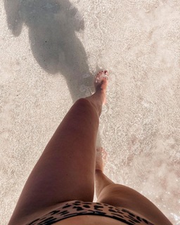 Katie Flood feet photo 19