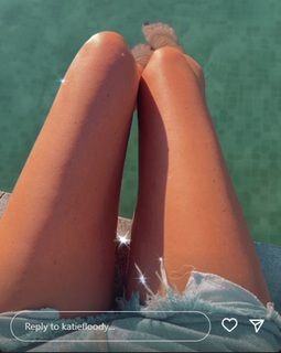 Katie Flood feet photo 15