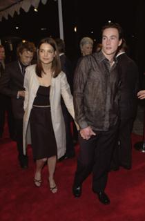 Katie Holmes feet photo thumbnail