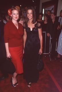 Katie Holmes feet photo thumbnail
