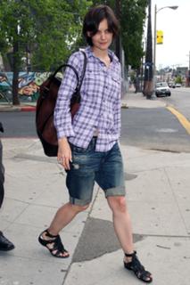 Katie Holmes feet photo thumbnail