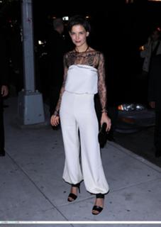 Katie Holmes feet photo thumbnail