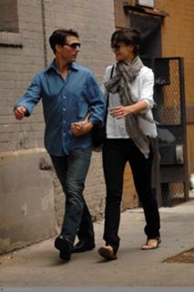 Katie Holmes feet photo thumbnail