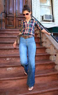 Katie Holmes feet photo thumbnail