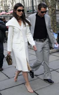 Katie Holmes feet photo thumbnail
