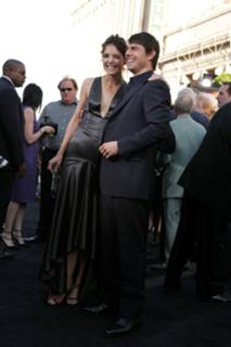 Katie Holmes feet photo thumbnail