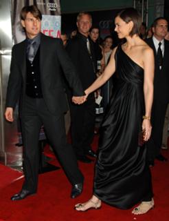 Katie Holmes feet photo thumbnail