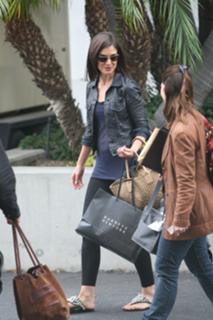 Katie Holmes feet photo thumbnail