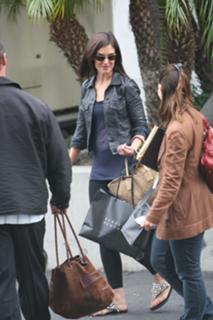 Katie Holmes feet photo thumbnail
