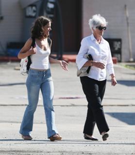 Katie Holmes feet photo thumbnail