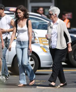 Katie Holmes feet photo thumbnail