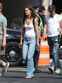 Katie Holmes feet photo thumbnail