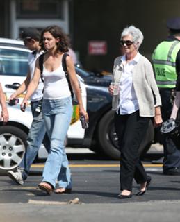 Katie Holmes feet photo thumbnail