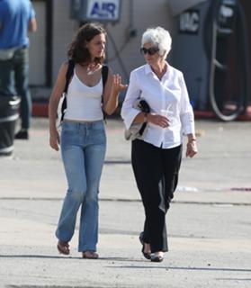 Katie Holmes feet photo thumbnail