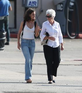 Katie Holmes feet photo thumbnail