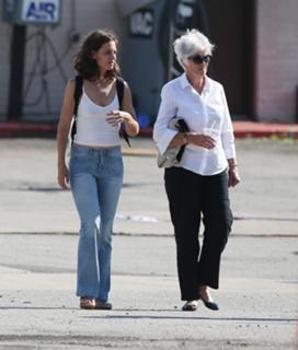 Katie Holmes feet photo thumbnail