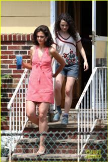Katie Holmes feet photo thumbnail