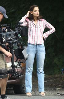 Katie Holmes feet photo thumbnail