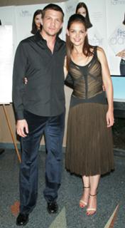 Katie Holmes feet photo thumbnail