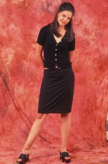 Katie Holmes feet photo thumbnail