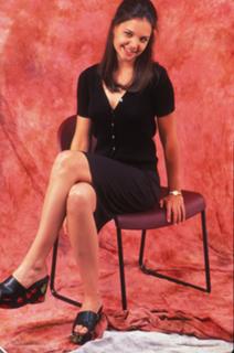 Katie Holmes feet photo thumbnail