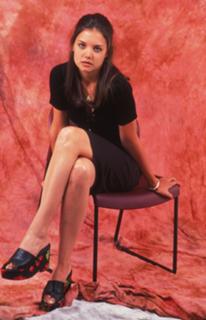Katie Holmes feet photo thumbnail