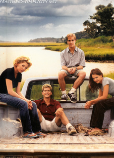 Katie Holmes feet photo thumbnail