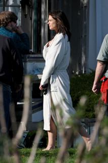 Katie Holmes feet photo thumbnail