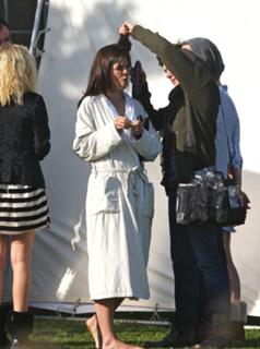 Katie Holmes feet photo thumbnail