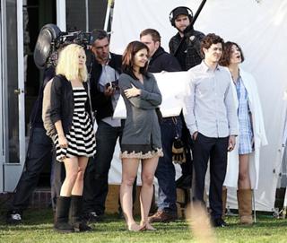 Katie Holmes feet photo thumbnail