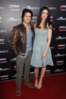 Katie Holmes feet photo thumbnail