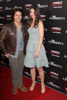 Katie Holmes feet photo thumbnail