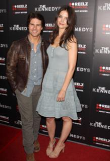 Katie Holmes feet photo thumbnail