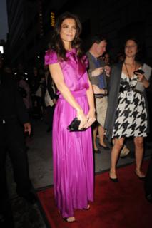 Katie Holmes feet photo thumbnail