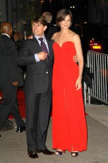 Katie Holmes feet photo thumbnail