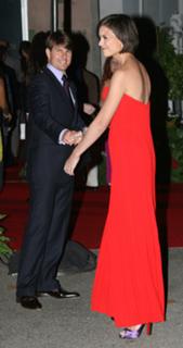 Katie Holmes feet photo thumbnail