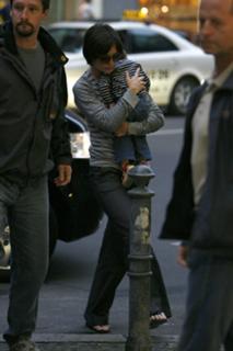 Katie Holmes feet photo thumbnail