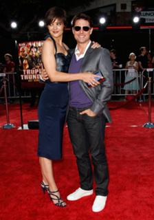Katie Holmes feet photo thumbnail