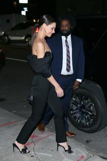 Katie Holmes feet photo thumbnail
