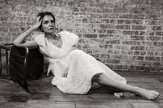 Katie Holmes feet photo thumbnail