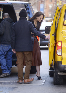 Katie Holmes feet photo thumbnail