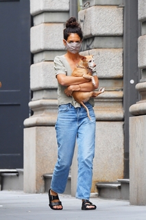 Katie Holmes feet photo thumbnail