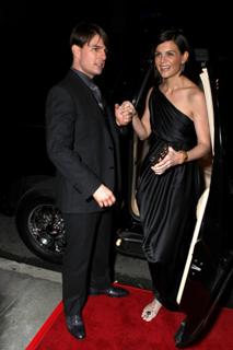 Katie Holmes feet photo thumbnail