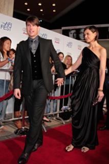 Katie Holmes feet photo thumbnail