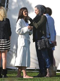 Katie Holmes feet photo thumbnail