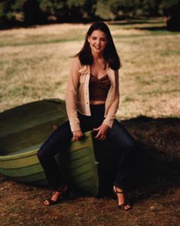 Katie Holmes feet photo thumbnail