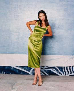 Katie Holmes feet photo thumbnail