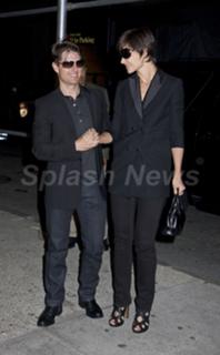 Katie Holmes feet photo thumbnail