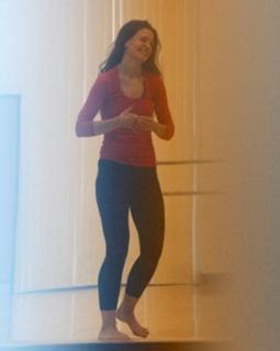 Katie Holmes feet photo thumbnail